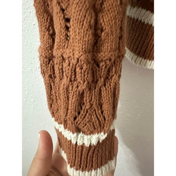 Universal thread cropped crochet sweater L - Picture 4 of 7